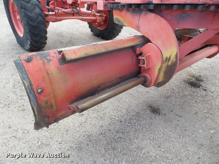 image for item DA4534 2000 Champion 710A Series 6 motor grader