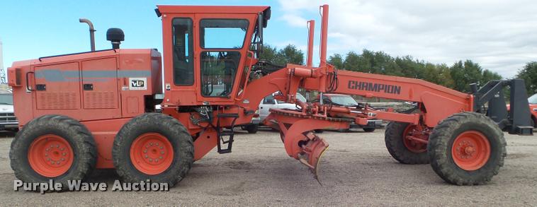image for item DA4535 2000 Champion 710A Series 6 motor grader