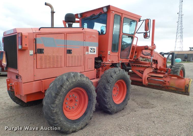 image for item DA4535 2000 Champion 710A Series 6 motor grader