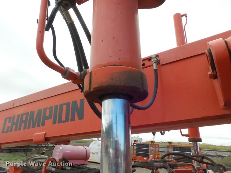 image for item DA4535 2000 Champion 710A Series 6 motor grader