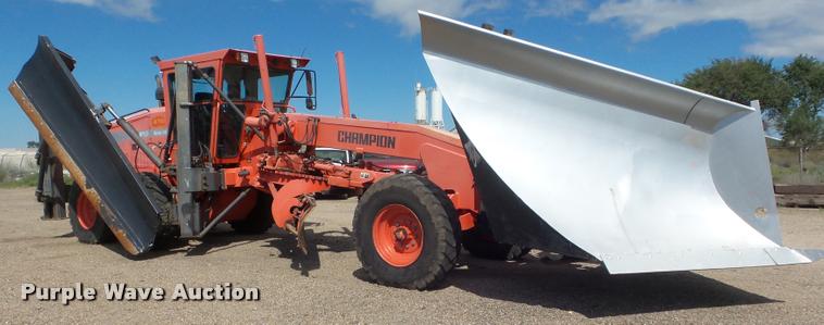 image for item DA4538 2000 Champion 710A Series 6 motor grader