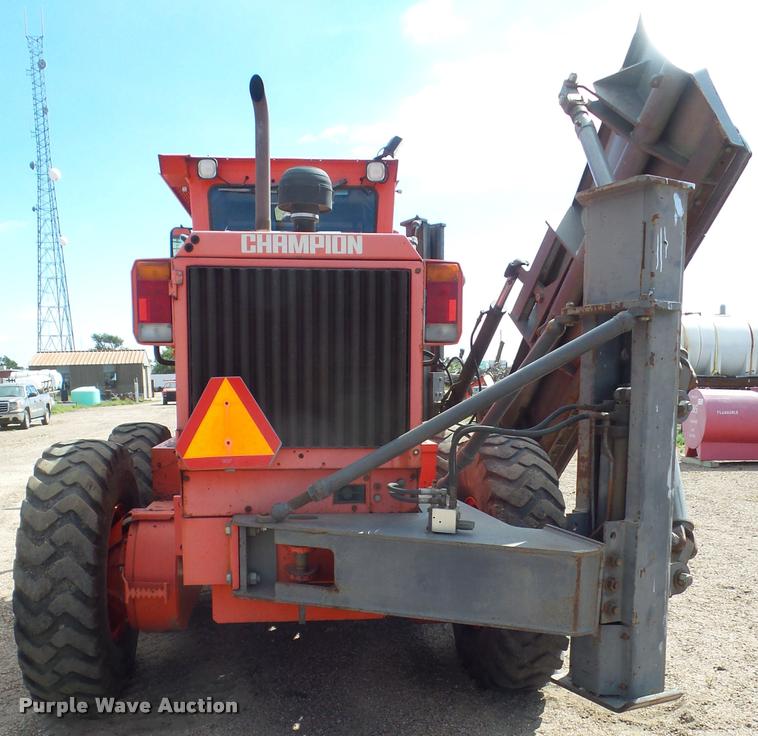 image for item DA4538 2000 Champion 710A Series 6 motor grader