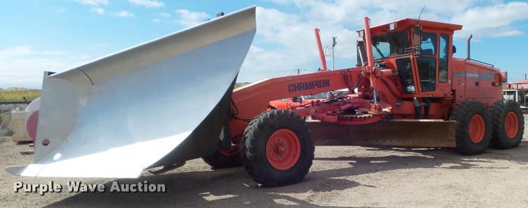 image for item DA4538 2000 Champion 710A Series 6 motor grader