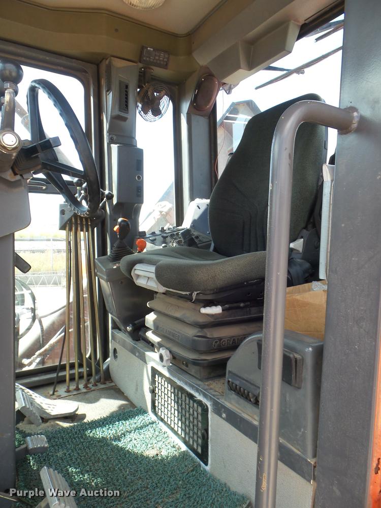 image for item DA4538 2000 Champion 710A Series 6 motor grader