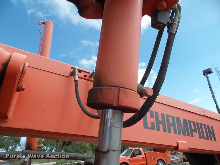 image for item DA4538 2000 Champion 710A Series 6 motor grader