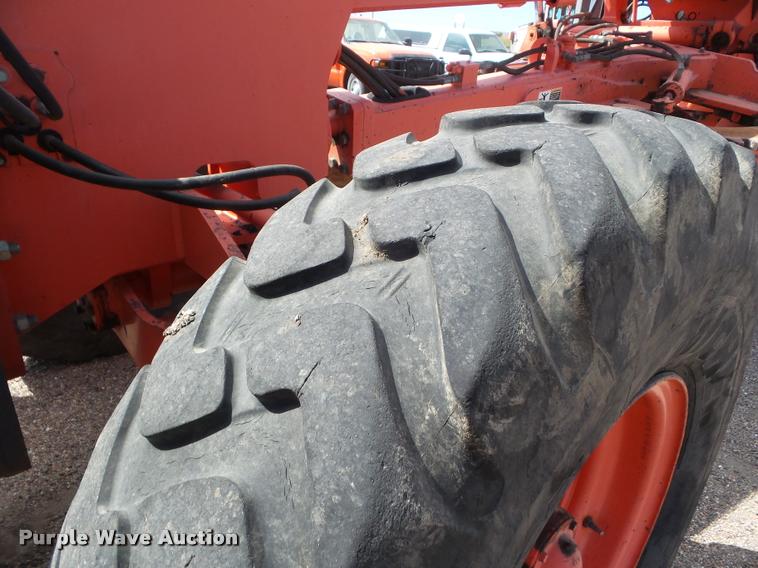 image for item DA4538 2000 Champion 710A Series 6 motor grader