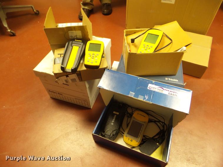 image for item DA9765 (7) GPS units