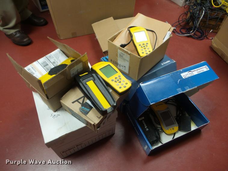 image for item DA9765 (7) GPS units