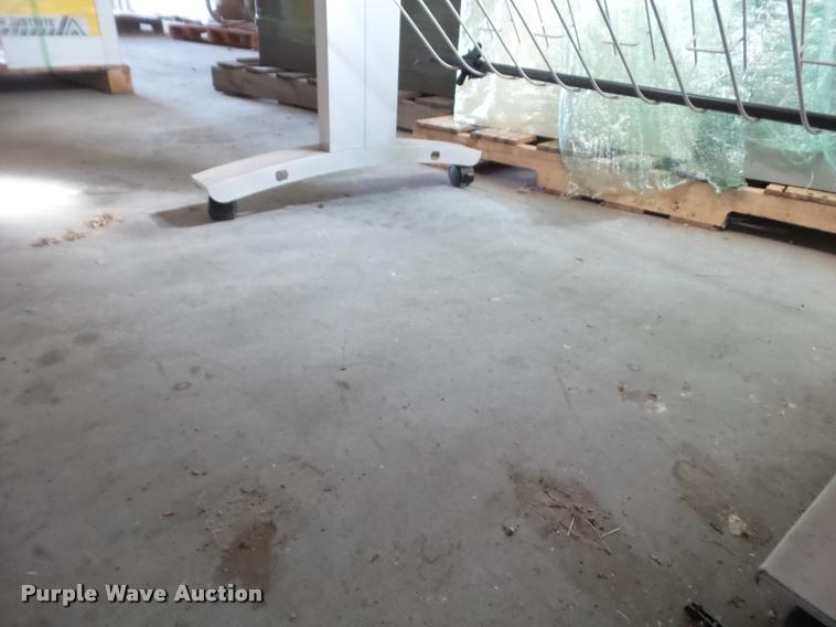 image for item DA9766 1998 HP Designjet 430 printer