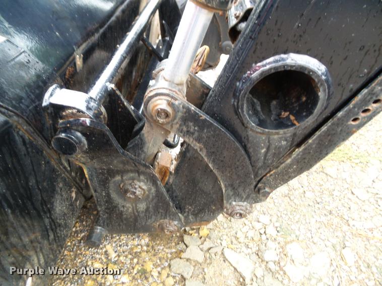 image for item J4772 2003 New Holland TS100 tractor