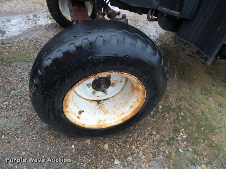 image for item J4772 2003 New Holland TS100 tractor