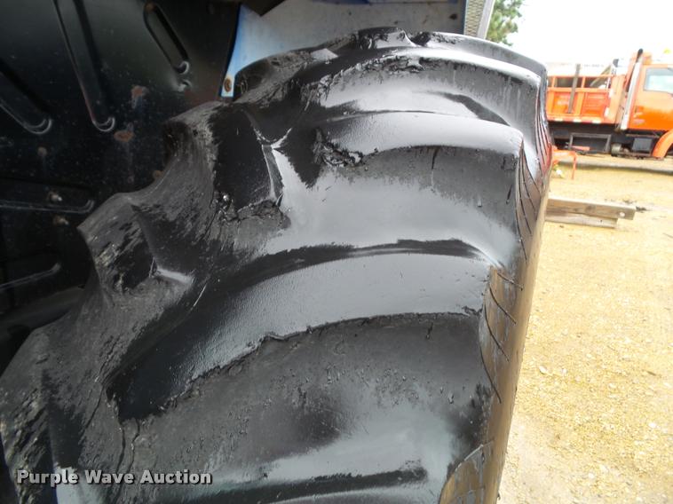 image for item J4772 2003 New Holland TS100 tractor