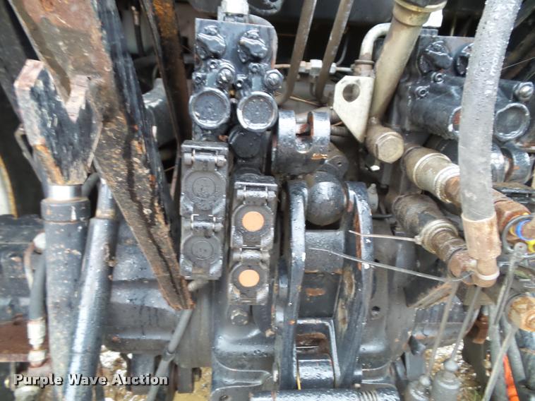 image for item J4772 2003 New Holland TS100 tractor