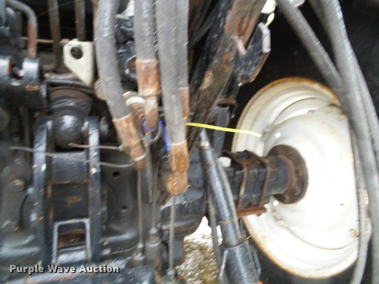 image for item J4772 2003 New Holland TS100 tractor