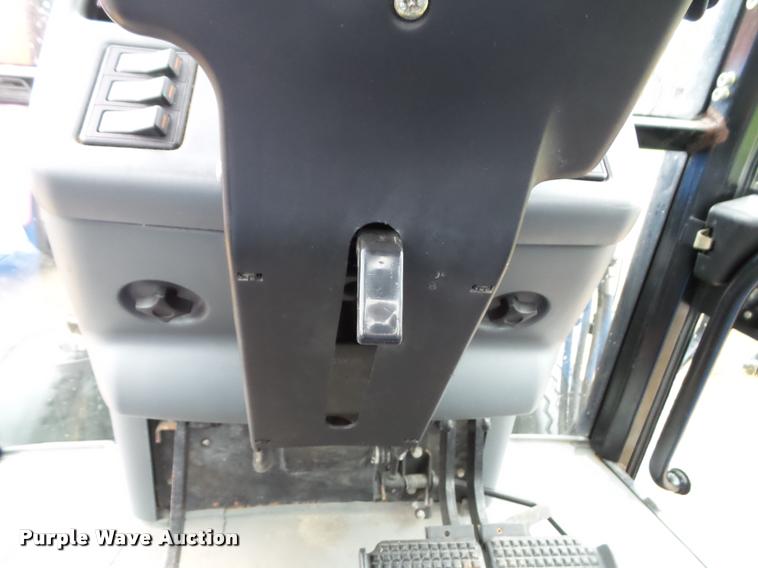 image for item J4772 2003 New Holland TS100 tractor