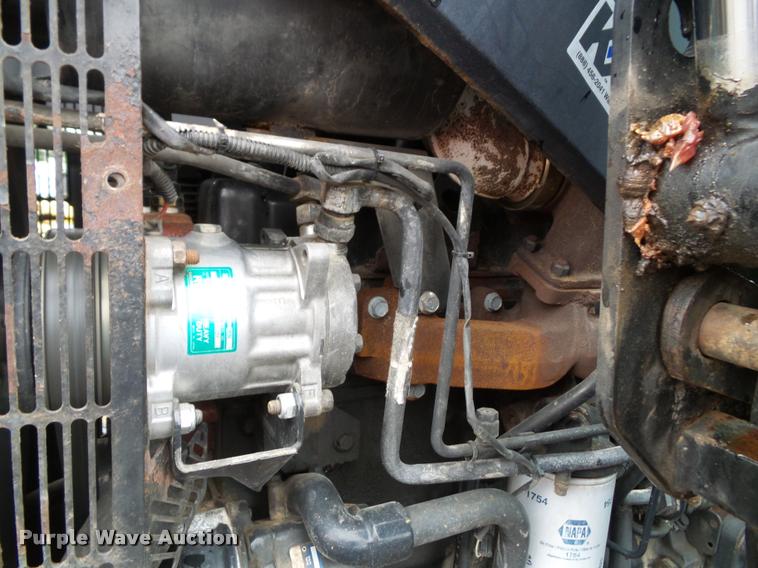 image for item J4772 2003 New Holland TS100 tractor