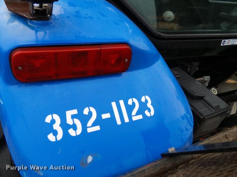 image for item J4772 2003 New Holland TS100 tractor