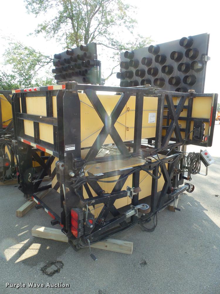 image for item J5076 2003 Energy Absorption Systems Safe Stop TMA-180 crash attenuator