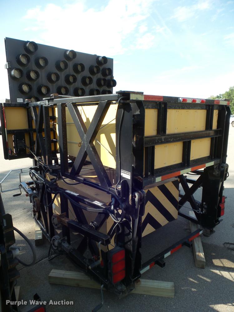 image for item J5076 2003 Energy Absorption Systems Safe Stop TMA-180 crash attenuator