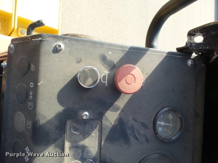 image for item J5082 2004 Dynapac CP142 pneumatic roller