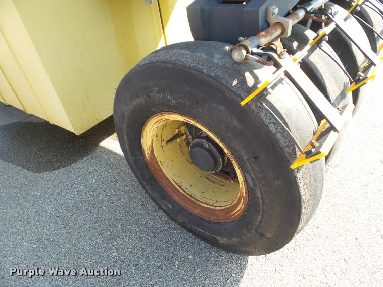 image for item J5082 2004 Dynapac CP142 pneumatic roller