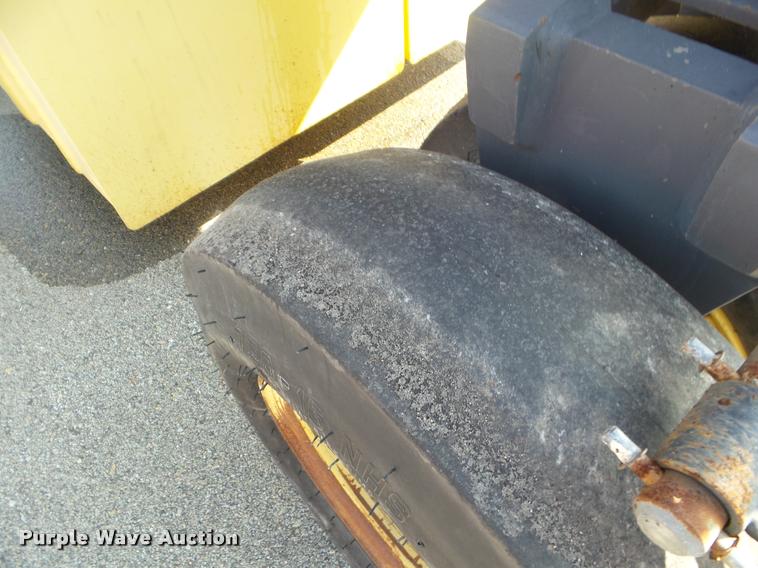 image for item J5082 2004 Dynapac CP142 pneumatic roller