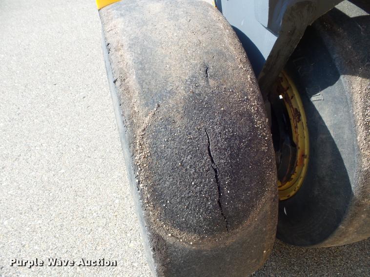 image for item J5082 2004 Dynapac CP142 pneumatic roller