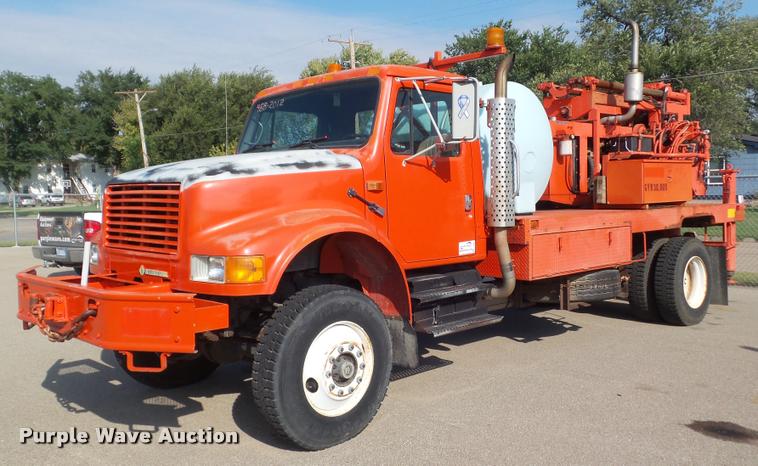image for item J5083 1993 International 4800 digger derrick truck