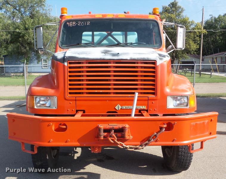 image for item J5083 1993 International 4800 digger derrick truck