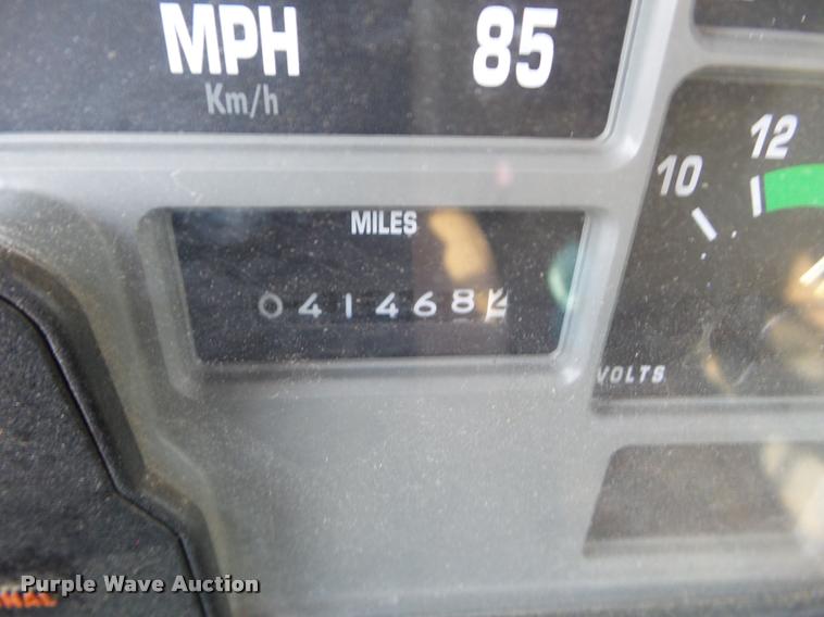 image for item J5083 1993 International 4800 digger derrick truck