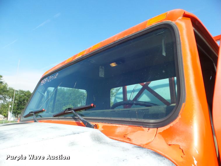 image for item J5083 1993 International 4800 digger derrick truck