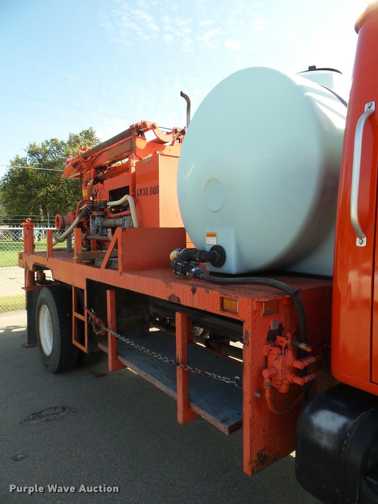 image for item J5083 1993 International 4800 digger derrick truck