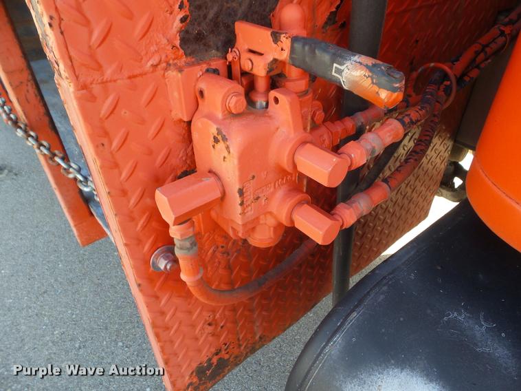 image for item J5083 1993 International 4800 digger derrick truck