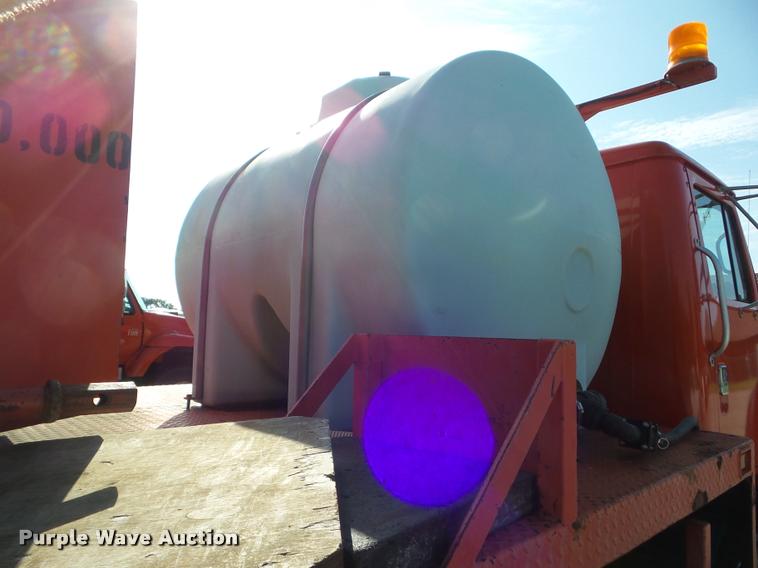 image for item J5083 1993 International 4800 digger derrick truck