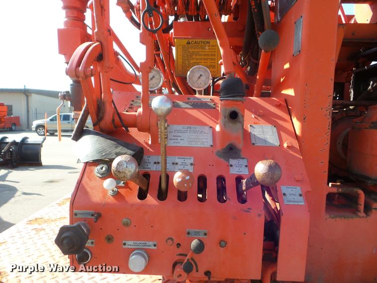 image for item J5083 1993 International 4800 digger derrick truck
