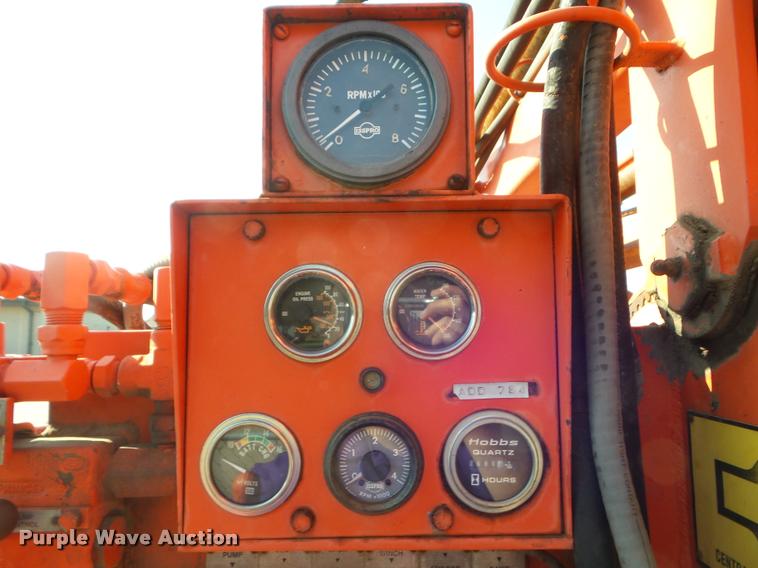 image for item J5083 1993 International 4800 digger derrick truck