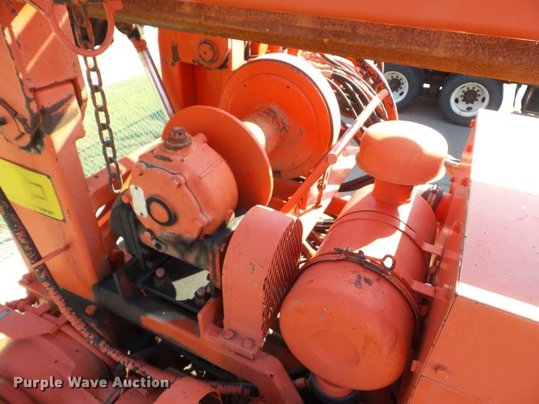 image for item J5083 1993 International 4800 digger derrick truck