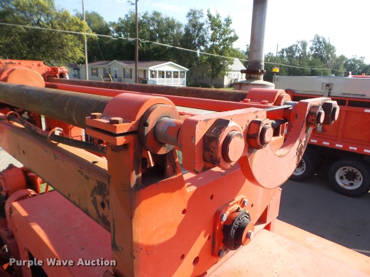 image for item J5083 1993 International 4800 digger derrick truck