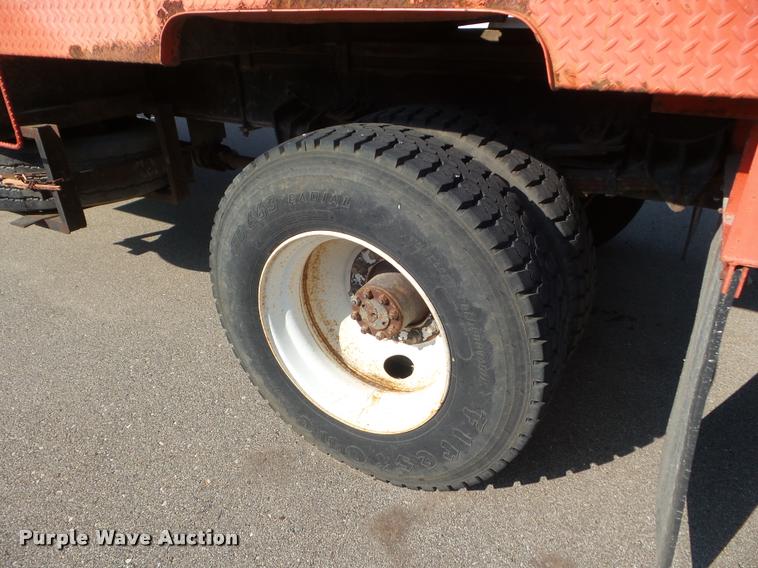 image for item J5083 1993 International 4800 digger derrick truck