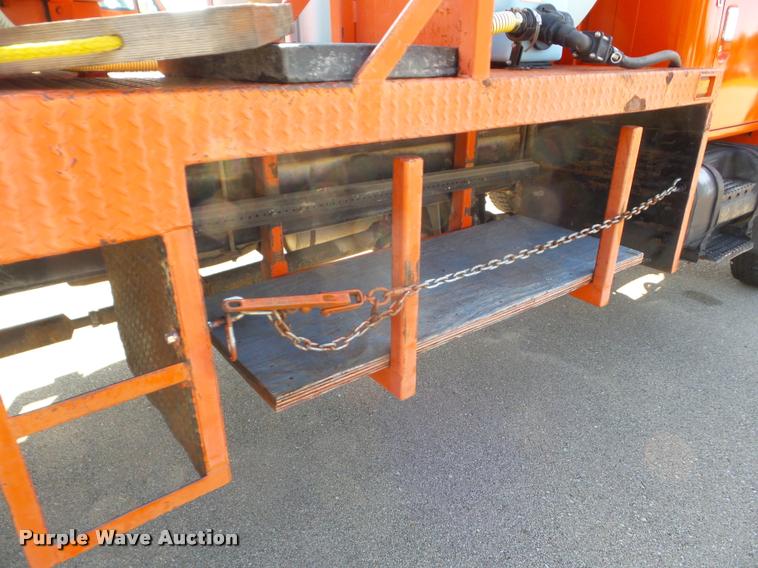 image for item J5083 1993 International 4800 digger derrick truck