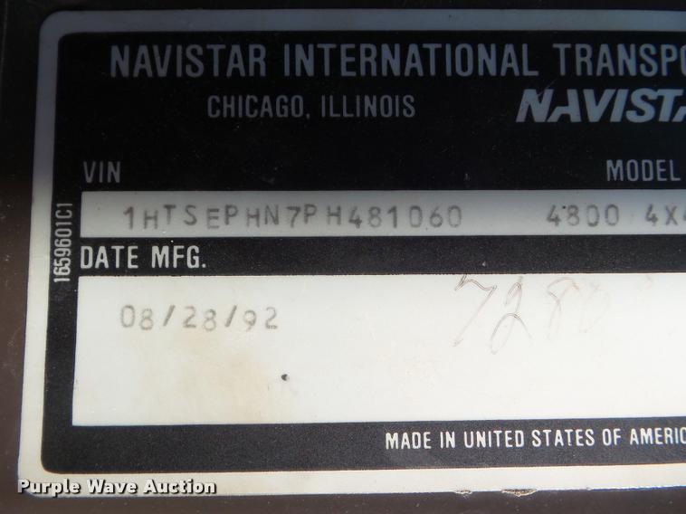 image for item J5083 1993 International 4800 digger derrick truck