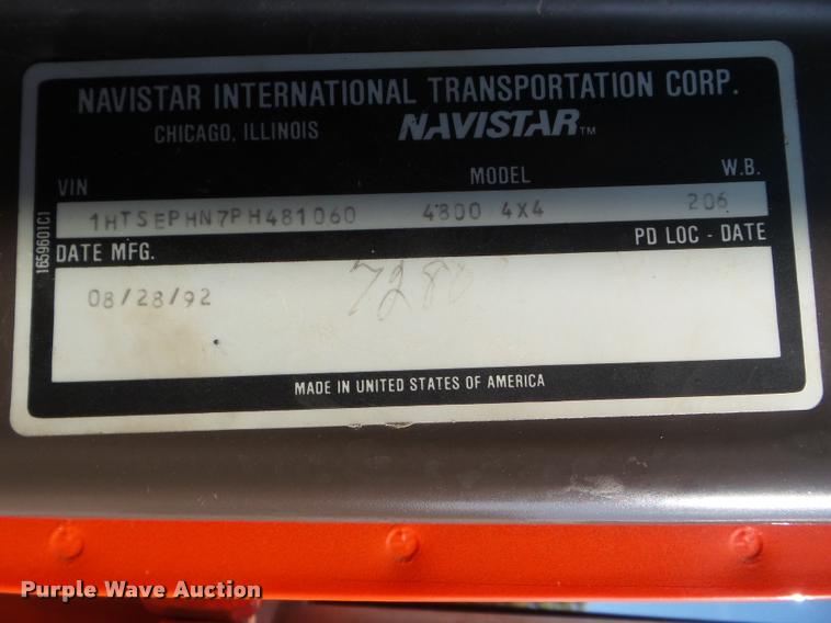 image for item J5083 1993 International 4800 digger derrick truck