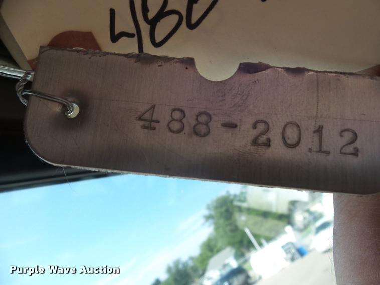 image for item J5083 1993 International 4800 digger derrick truck