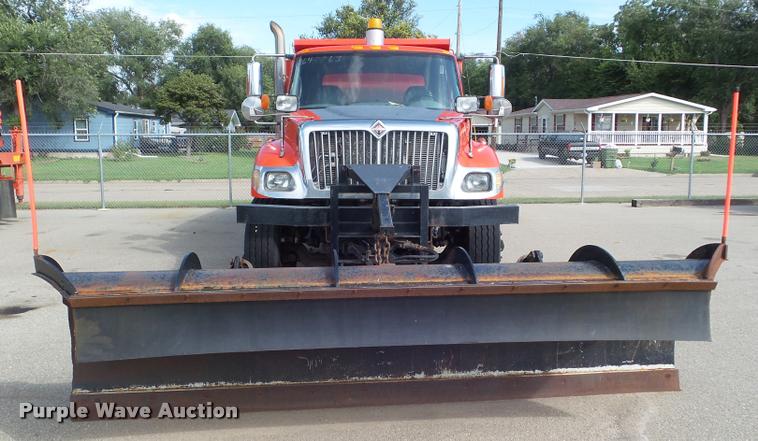 image for item J5084 2003 International 7500 dump truck