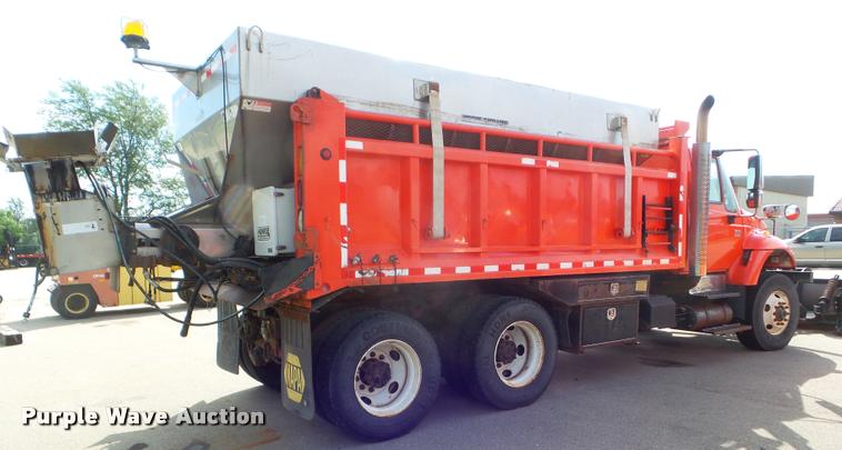 image for item J5084 2003 International 7500 dump truck