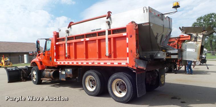 image for item J5084 2003 International 7500 dump truck