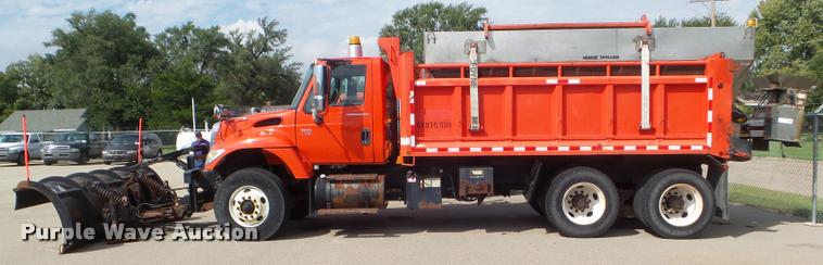 image for item J5084 2003 International 7500 dump truck