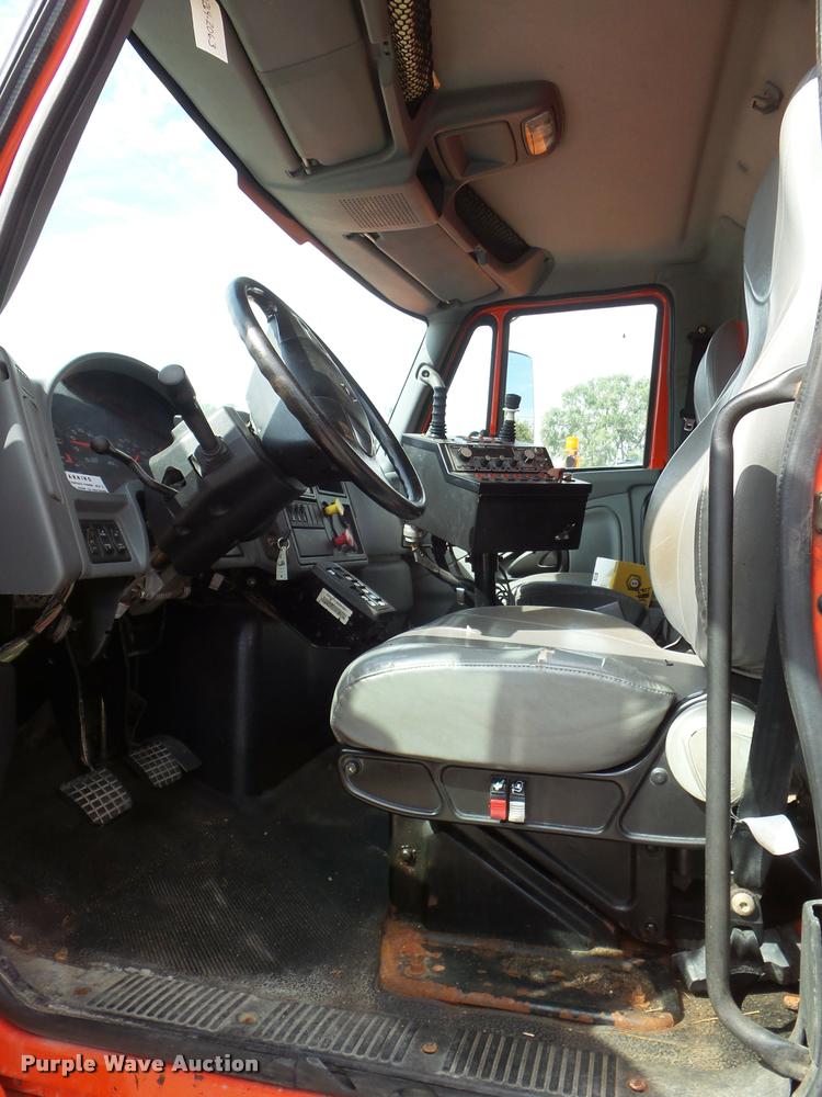 image for item J5084 2003 International 7500 dump truck