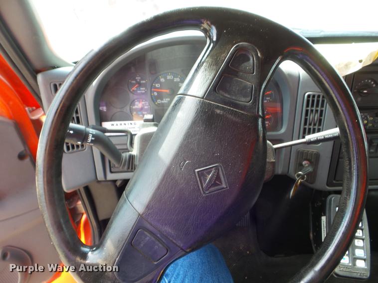 image for item J5084 2003 International 7500 dump truck