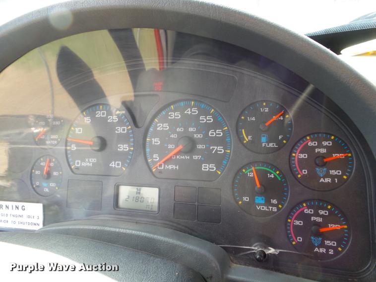 image for item J5084 2003 International 7500 dump truck